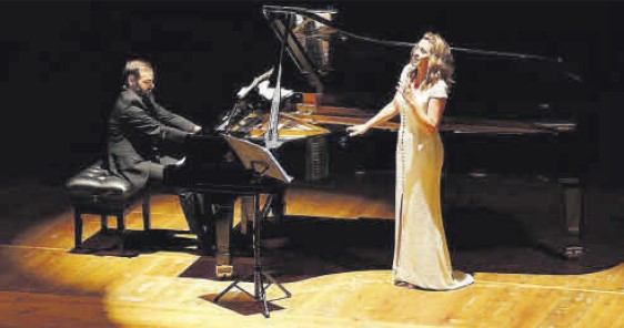 Faro de Vigo. Éxito del estreno del Outono Lírico con la Bel Canto Gala